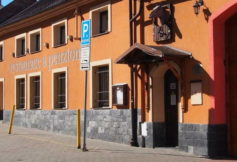 스위트, Penzion A Restaurace Na Jízdárně