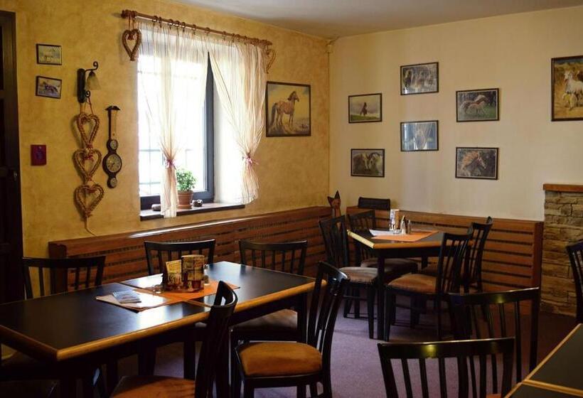 스위트, Penzion A Restaurace Na Jízdárně