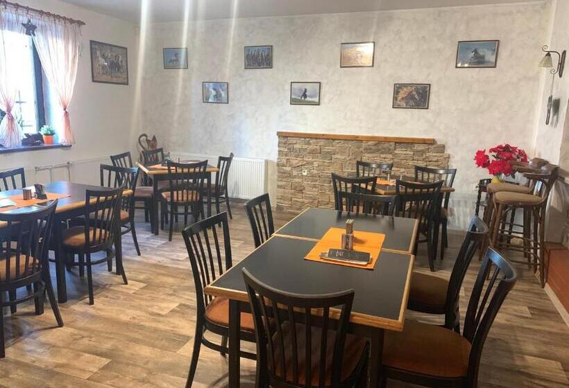 스위트, Penzion A Restaurace Na Jízdárně