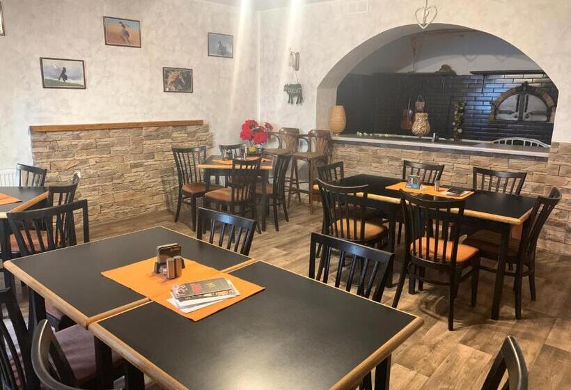 스위트, Penzion A Restaurace Na Jízdárně