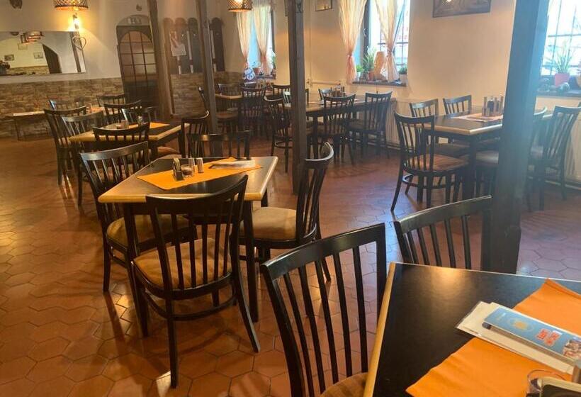 스위트, Penzion A Restaurace Na Jízdárně