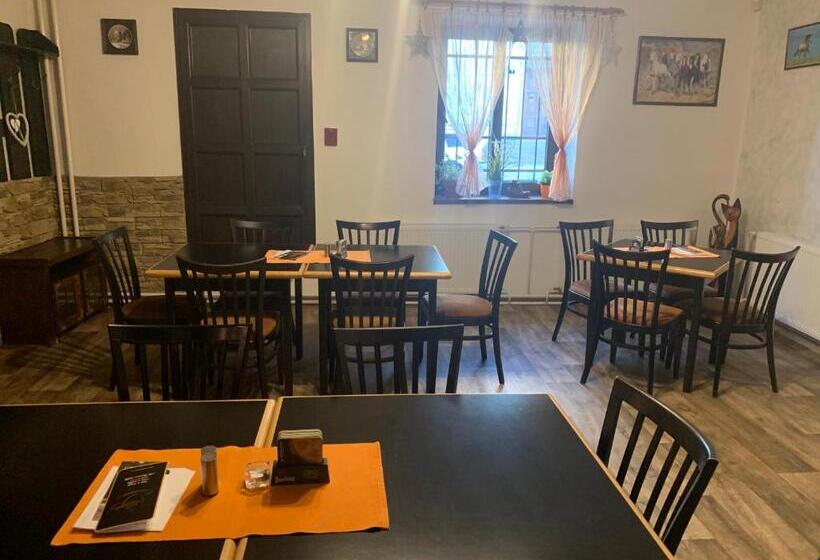 스위트, Penzion A Restaurace Na Jízdárně