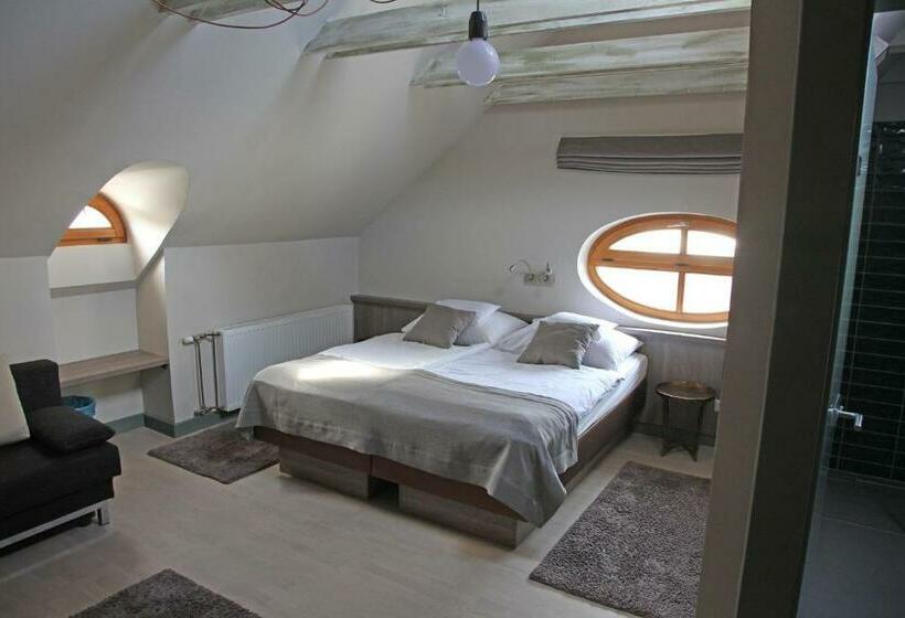 غرفة قياسية, Portré Panzió