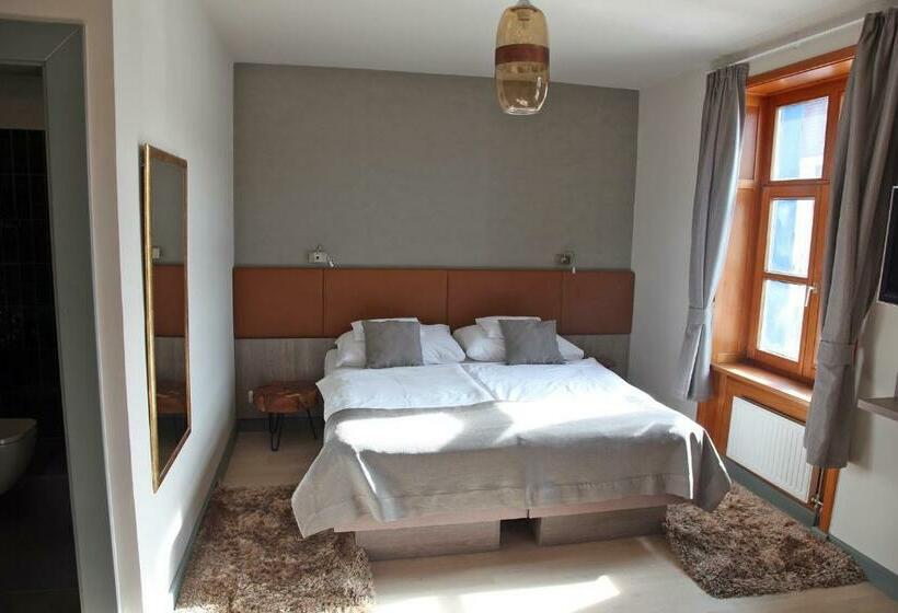 غرفة قياسية, Portré Panzió