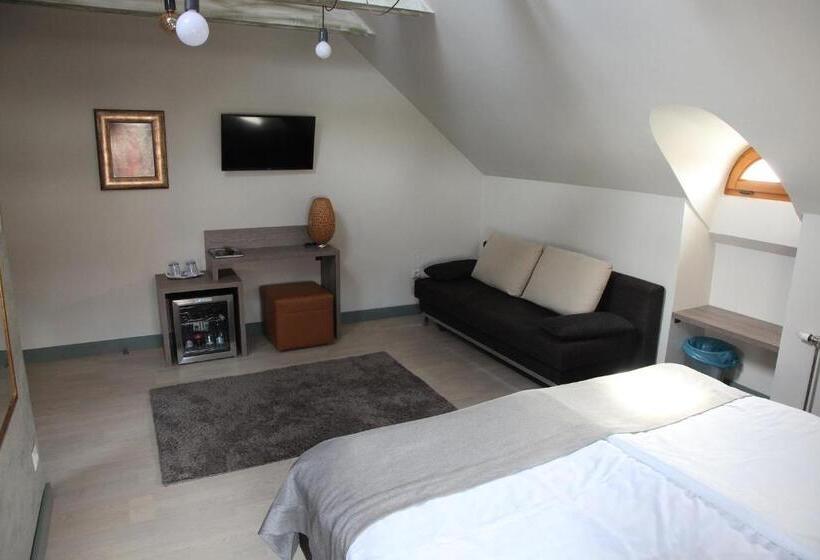 غرفة قياسية ثلاثية, Portré Panzió