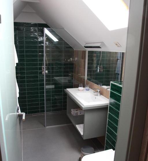 غرفة قياسية ثلاثية, Portré Panzió