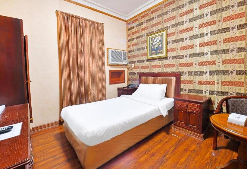 اتاق استاندارد یک نفره, Capital O 125 Moon Plaza