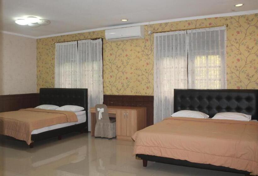 Вилла 4 Спальни, New Green Sentul Resort