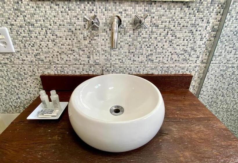 חדר סטנדרט לשלושה, Suíte Lázaro