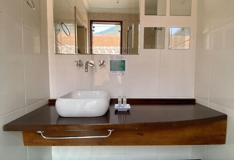 חדר סטנדרט לשלושה, Suíte Lázaro