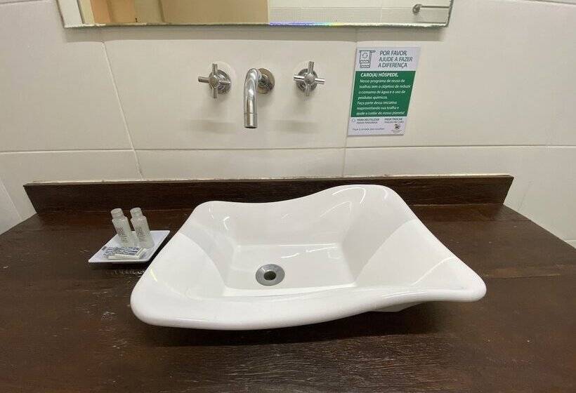 חדר סטנדרט לשלושה, Suíte Lázaro