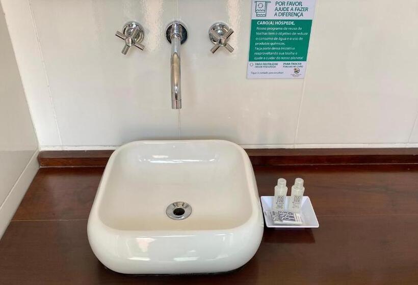 חדר סטנדרט לשלושה, Suíte Lázaro