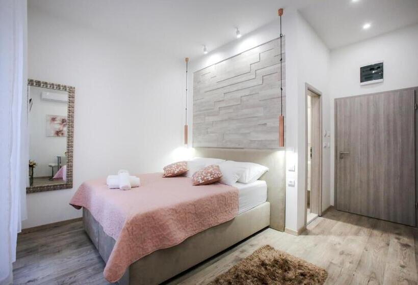 Studio Standard, The Suites At Central Split