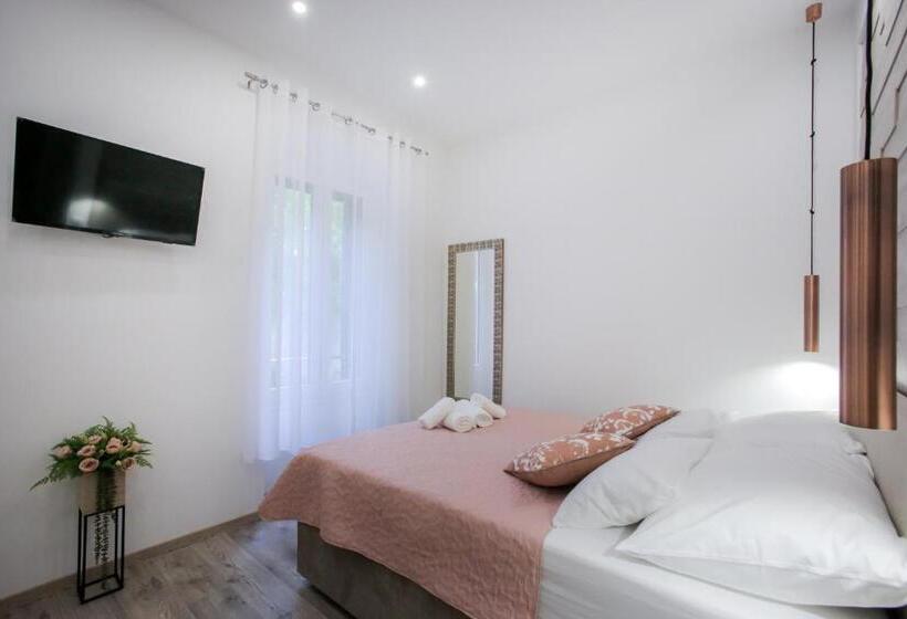 Studio Standard, The Suites At Central Split