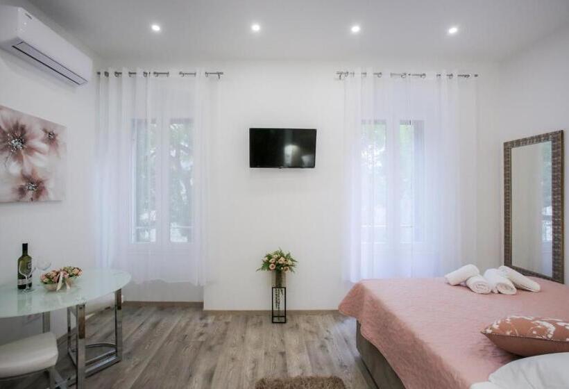 Studio Standard, The Suites At Central Split