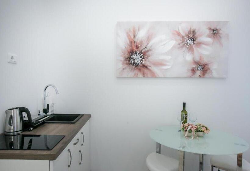 Studio Standard, The Suites At Central Split