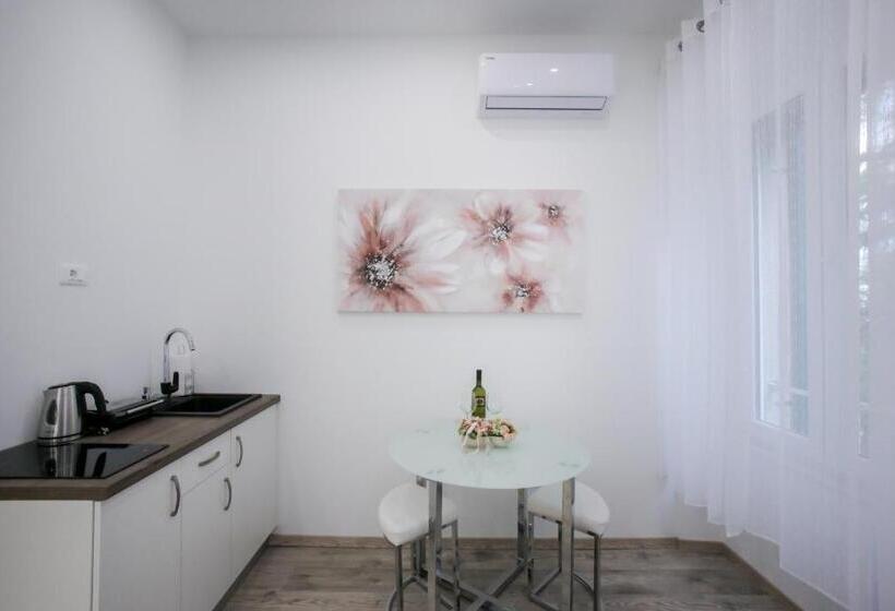 Studio Standard, The Suites At Central Split