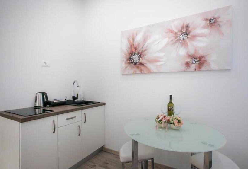 Studio Standard, The Suites At Central Split