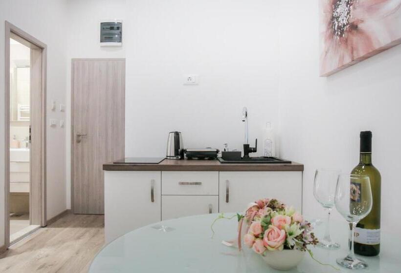 Studio Standard, The Suites At Central Split