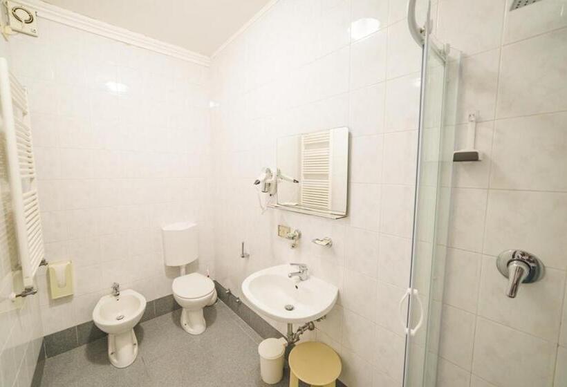 غرفة قياسية, Grand Prix