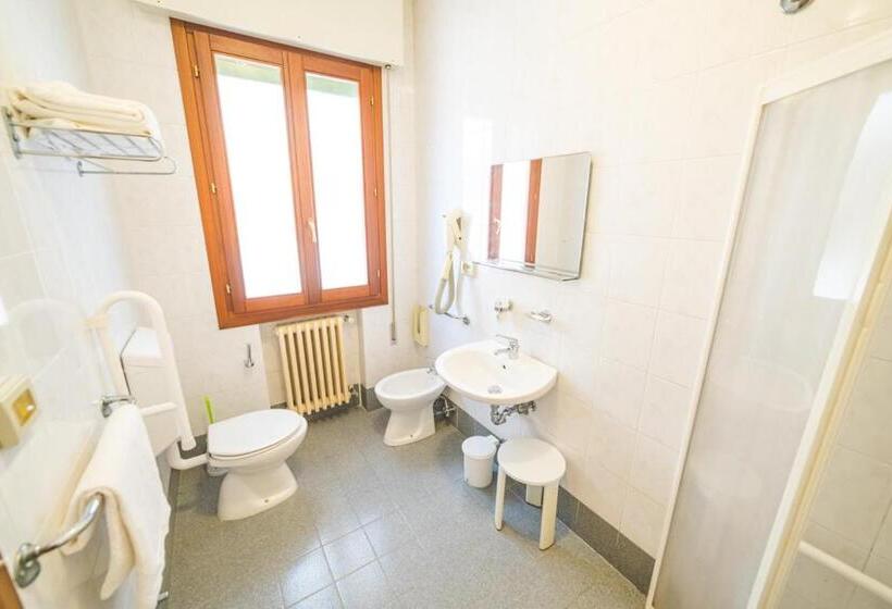 غرفة قياسية, Grand Prix