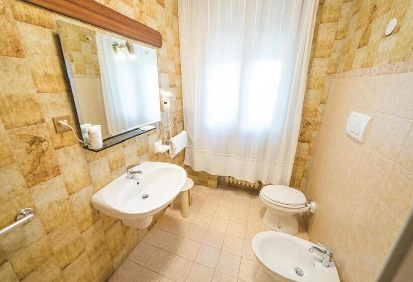 غرفة قياسية ثلاثية, Grand Prix