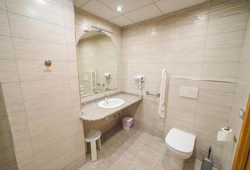 غرفة قياسية رباعية, Grand Prix