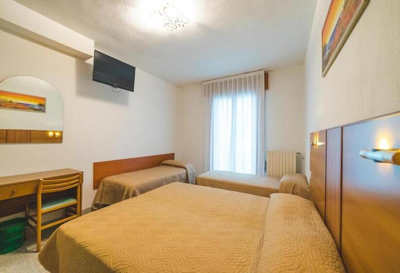 غرفة قياسية رباعية, Grand Prix