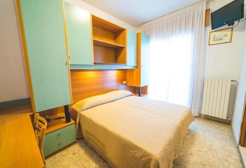 غرفة إقتصادية, Grand Prix