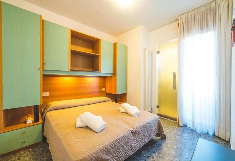 غرفة إقتصادية, Grand Prix