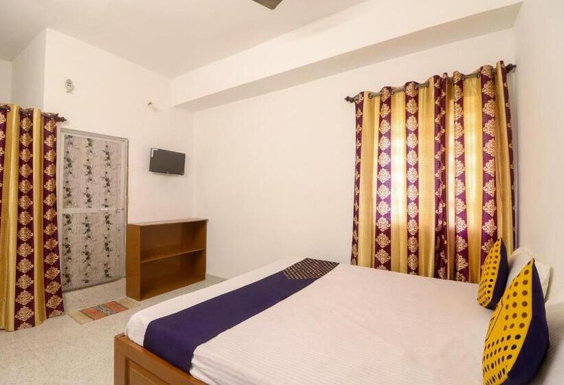 غرفة قياسية ثلاثية, Spot On Hotel Om Kanha