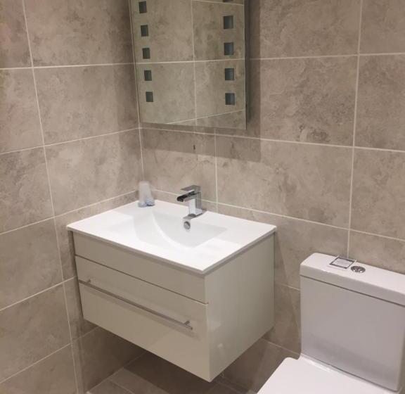 غرفة عائلية, Camelia