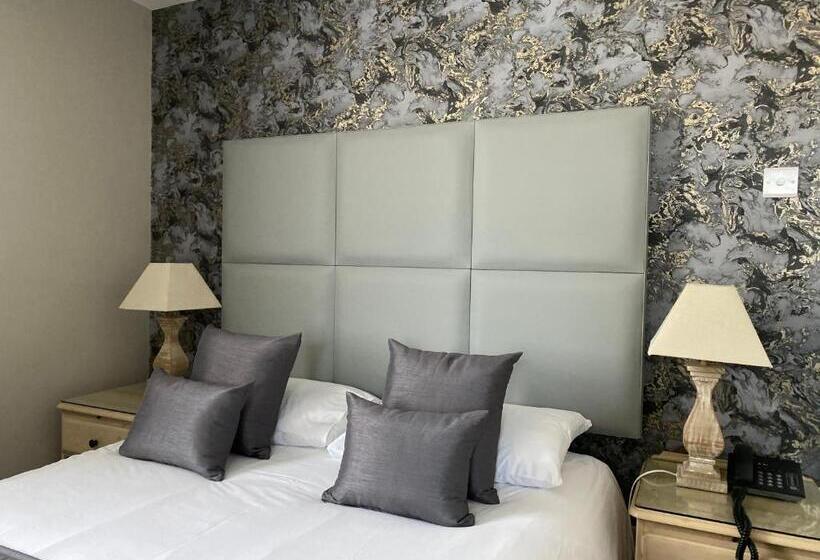 غرفة قياسية سرير كينج, Camelia