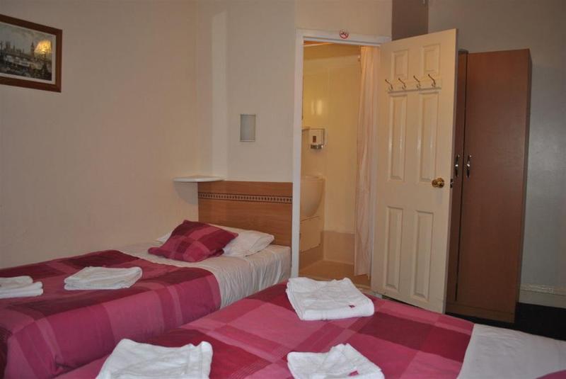 スタンダードトリプルルーム, Guilford House