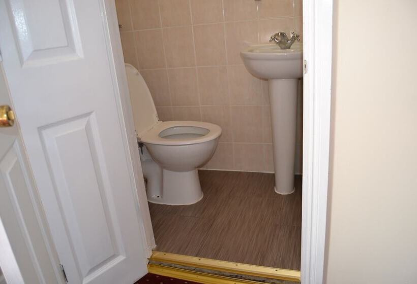 スタンダードルーム, Hyde Park Court