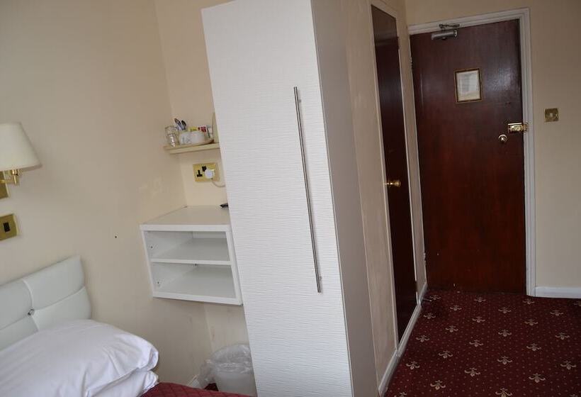 スタンダードルーム, Hyde Park Court