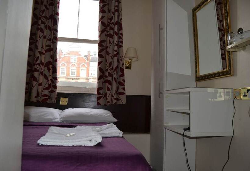 スタンダードルーム, Hyde Park Court