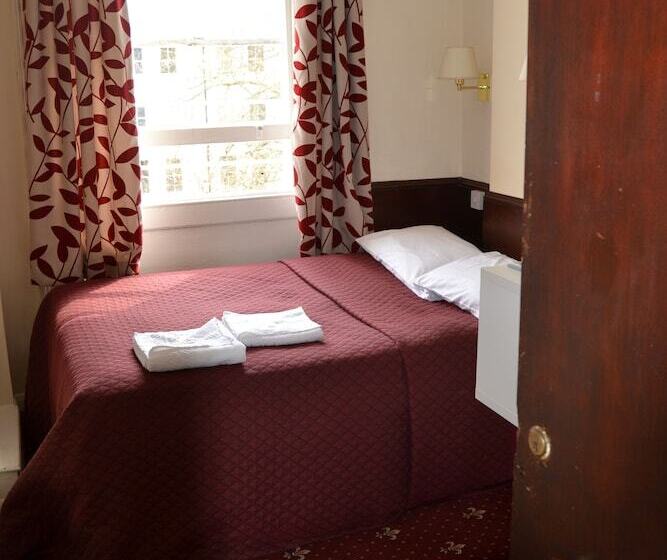 スタンダードルーム, Hyde Park Court