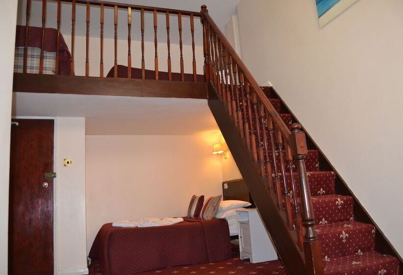 スタンダード4人部屋, Hyde Park Court