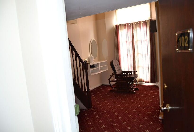 חדר סטנדרט לארבעה, Hyde Park Court