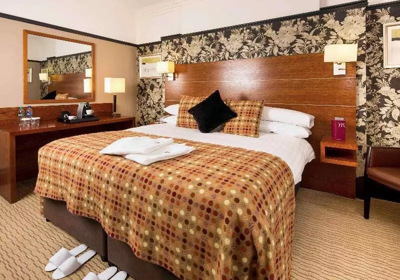 اتاق استاندارد با چشمانداز باغ, Mercure Leeds Parkway