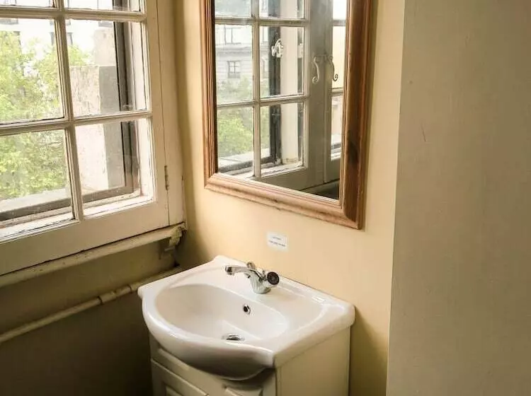 Family Room Shared Bathroom, Strand Continental   Hostel