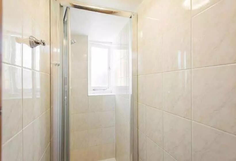 Family Room Shared Bathroom, Strand Continental   Hostel