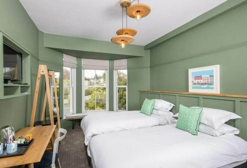 Номер Стандарт, The Broadmead