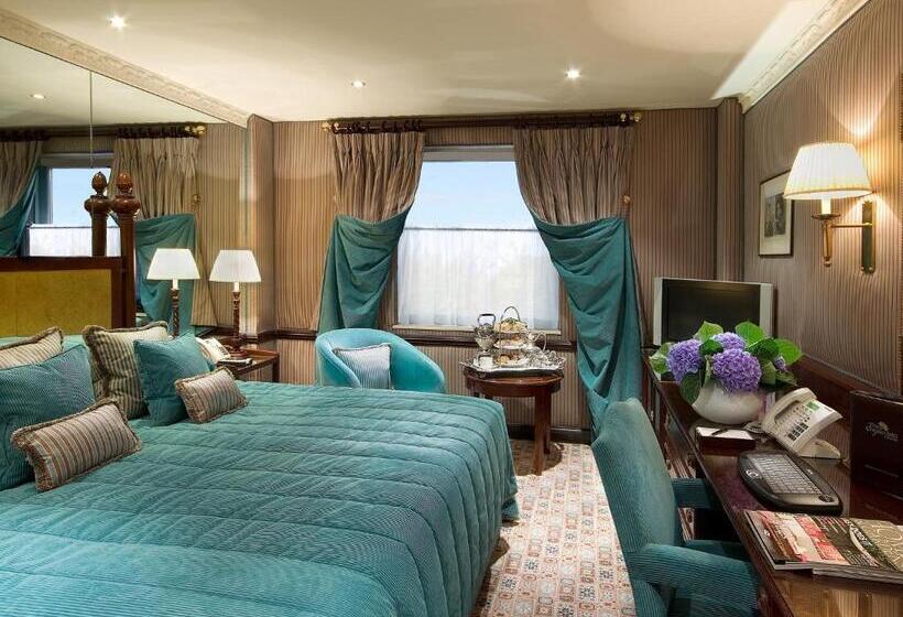 חדר סופריור עם מיטת קינג, The Chesterfield Mayfair