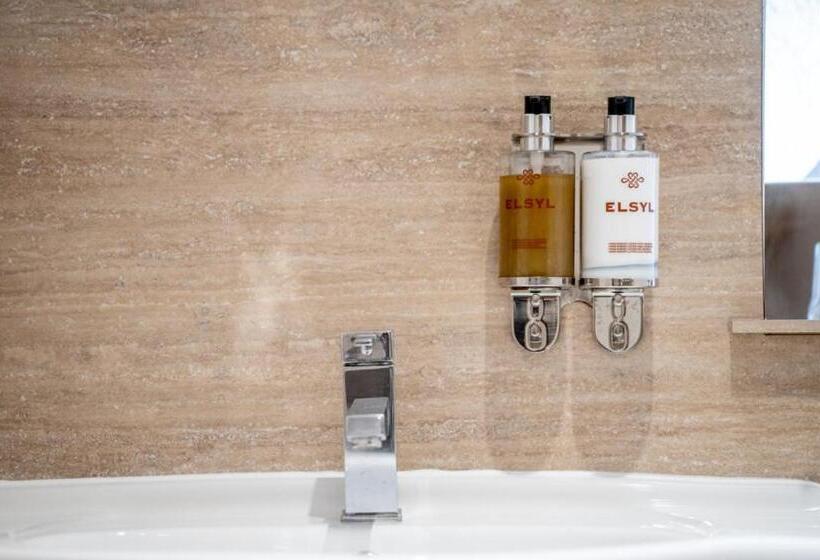 스탠다드 룸 킹사이즈 침대, The Gower