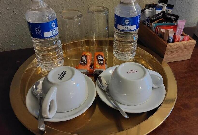 Семейный Номер, Lion Hotel Dulverton