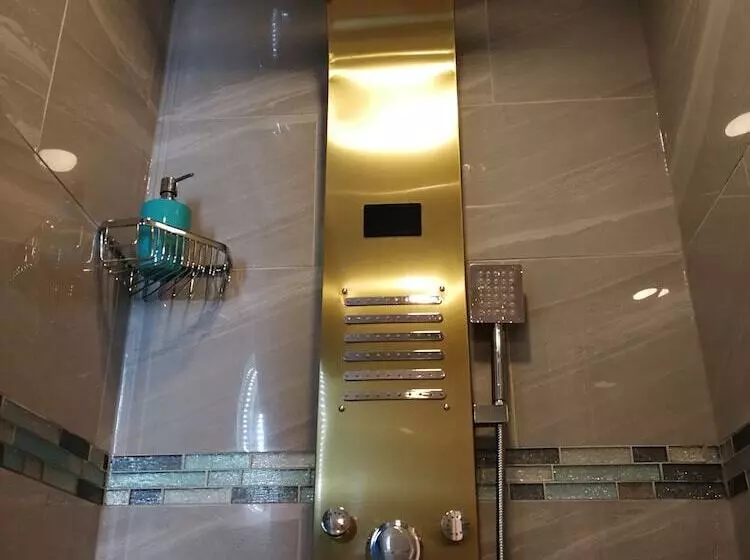اتاق لوکس, Motel Schmotel