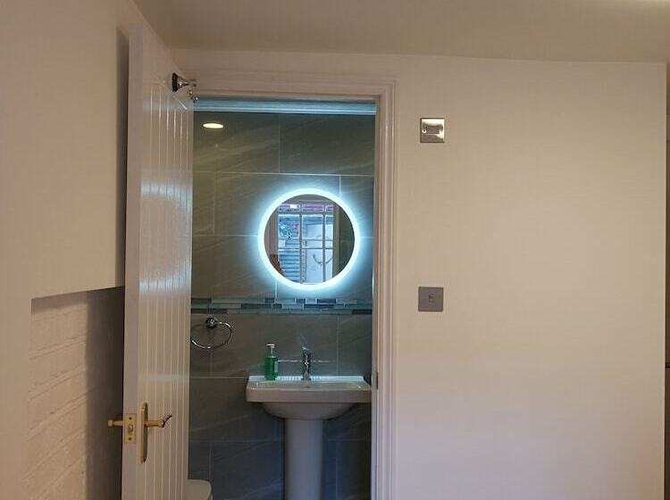 デラックスルーム, Motel Schmotel