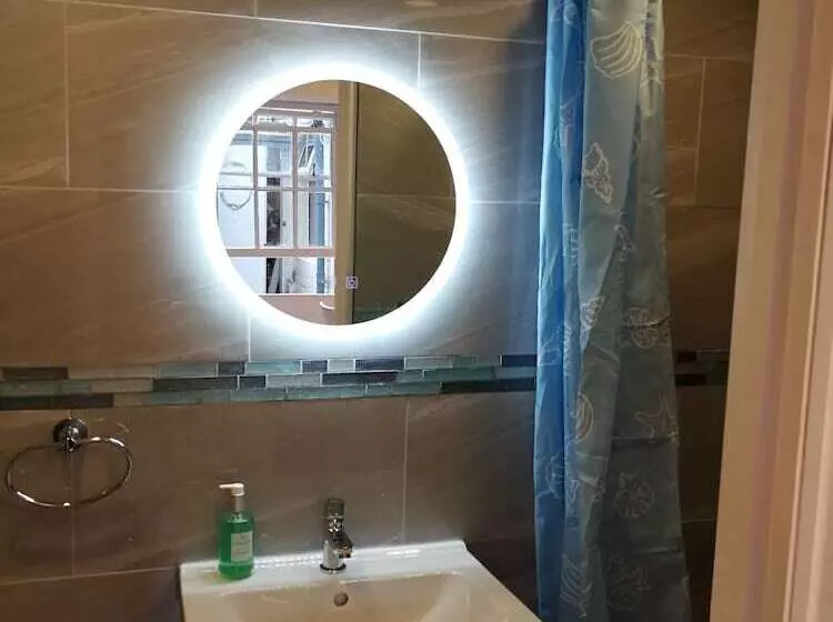 اتاق لوکس, Motel Schmotel